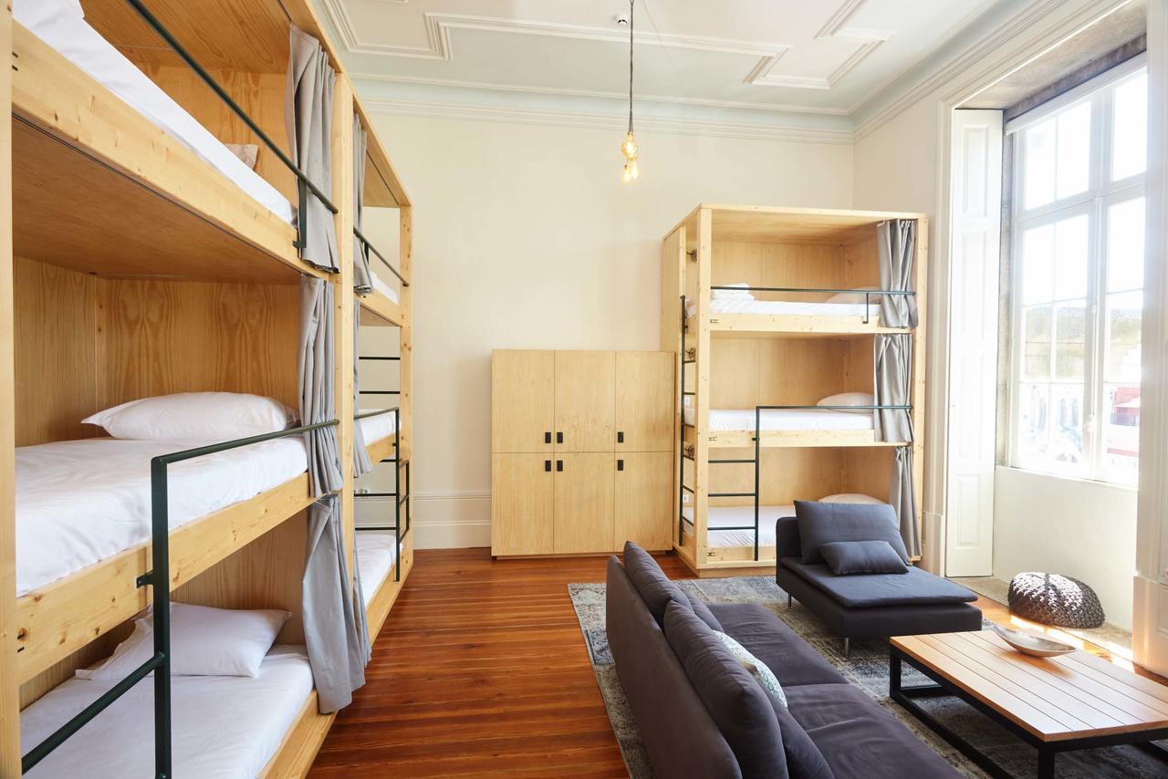 Single Bed Mixed Dormitory Room